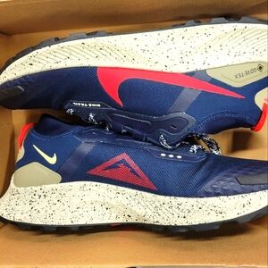 New Nike Pegasus Trail 3 GTX, size 10 women, 8.5 for men. Blue with red.